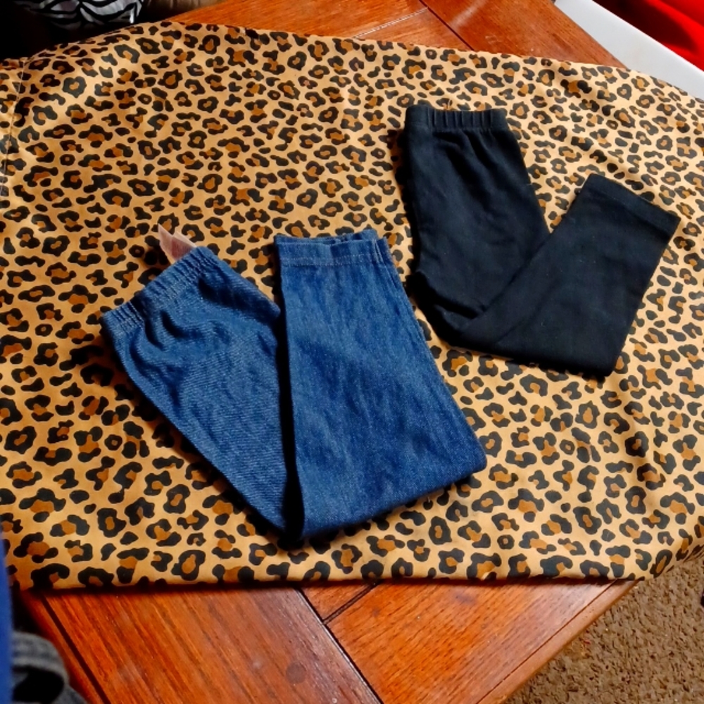 2 pair of leggings